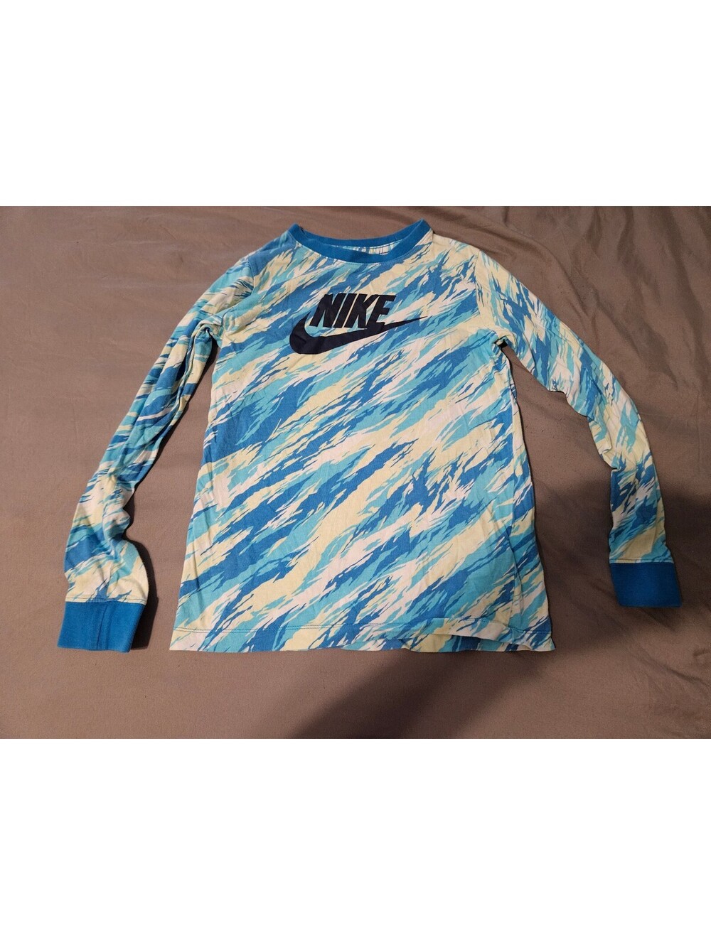 Nike Long Sleeve Blue and White Patterned Tee